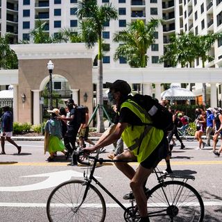 How a team of volunteers came together to protect St. Pete protesters