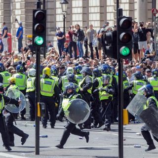 London protests live: Six police officers injured in far-right protests as PM condemns ‘racist thuggery’