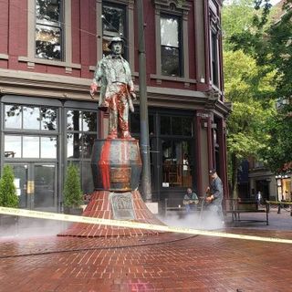 Vandals target Vancouver’s Gassy Jack statue, considered a symbol of Indigenous oppression - BC | Globalnews.ca