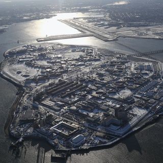 Turn Rikers Island Into a Solar Farm