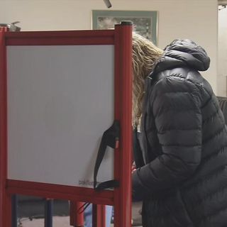 Thousands of Kentuckians get absentee ballots with error; official says to cast them anyway