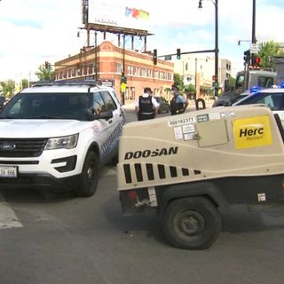 Bicyclist run over by Chicago city truck in Avondale in critical condition