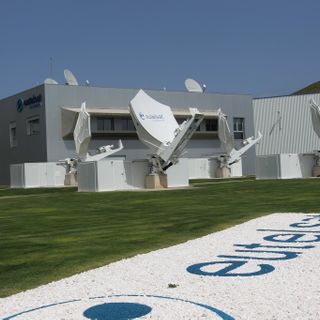 Eutelsat to order single replacement C-band satellite for FCC spectrum clearing - SpaceNews