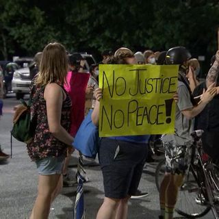 Protesters rally at Fulton Jail demanding release of woman accused in Wendy’s arson