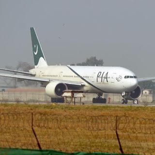 Almost 1 in 3 pilots in Pakistan have fake licenses, aviation minister says | CNN Business