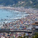 Major incident declared after thousands flock to UK beaches in sweltering heat