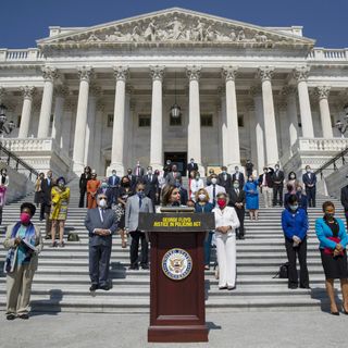 Pelosi pushes Senate with House passage of George Floyd bill