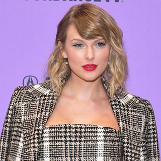 Taylor Swift Calls Out U.S. Census for Transgender Erasure