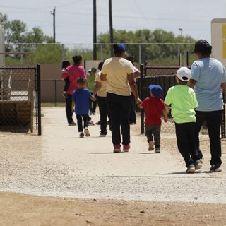 Judge: US must free migrant children from family detention