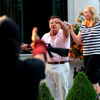 St. Louis couple point guns at crowd of protesters calling for mayor to resign