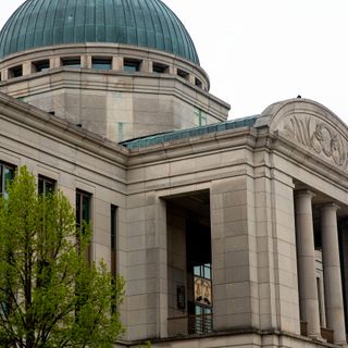 Iowa Supreme Court sides with Iowa City tenant allergic to neighbor's support animal