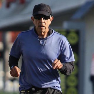 Frank Meza, maratonista de 70 años acusado de hacer trampa, es encontrado muerto en río de Los Ángeles