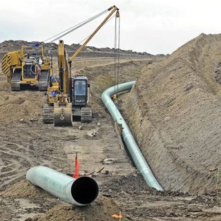 Judge orders Dakota Access pipeline shut down pending review