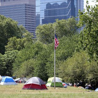 Philly says it’s close to a deal to end the homeless encampment on Benjamin Franklin Parkway