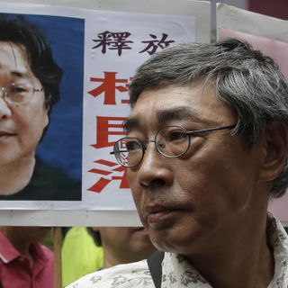 Hong Kong Bookseller Sentenced By China To 10 Years For Passing 'Intelligence'